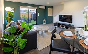 Serene Living 2 Bed With Carpark